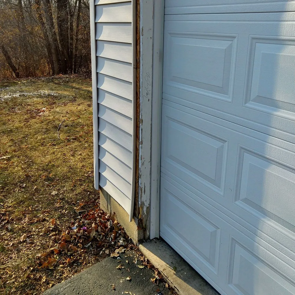 Slide of 1 Guy Service