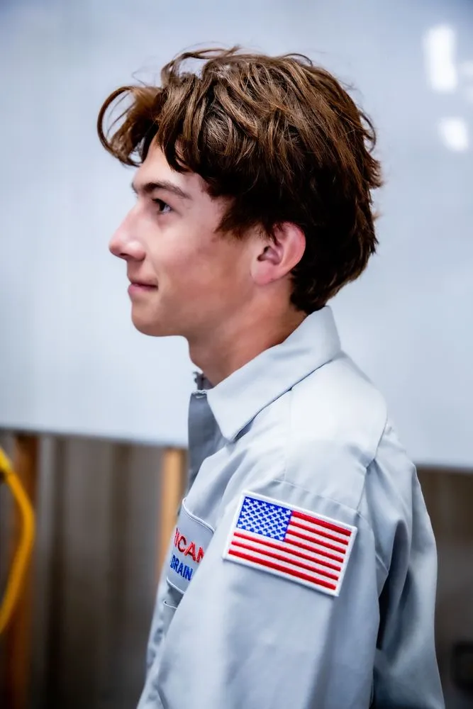 Slide of 1005 Commercial Way