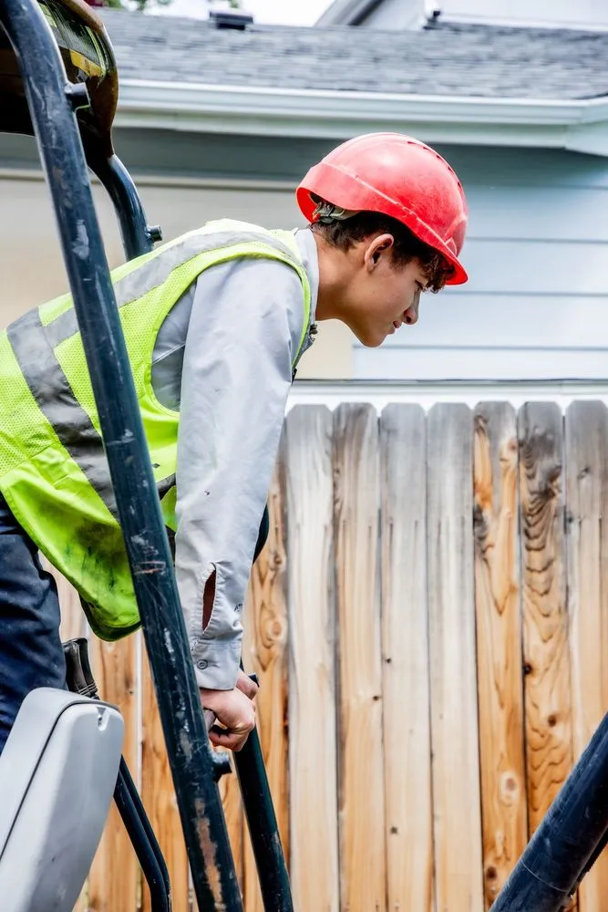 Slide of 1005 Commercial Way