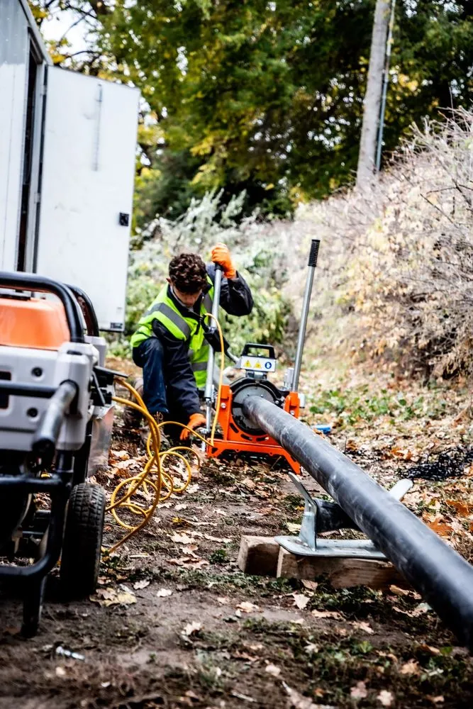 Slide of 1005 Commercial Way