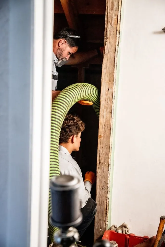 Slide of 1005 Commercial Way