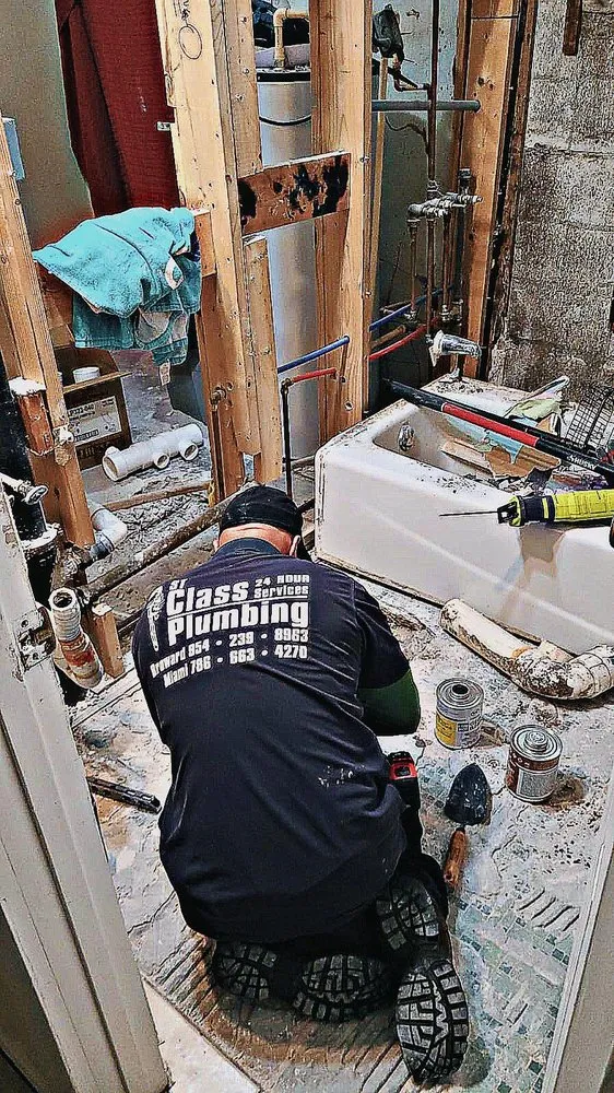 Emergency plumbing repair experts serving Hollywood, FL - 1st Class Plumbing South Florida