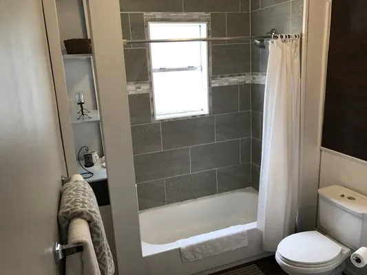 1st Impression Construction Logo