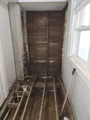 2 Guys Handyman Service Logo