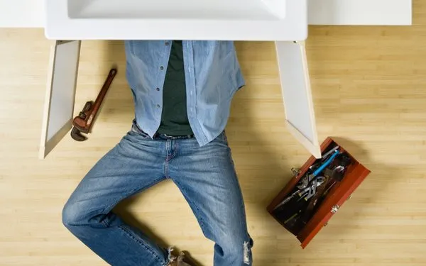 60 Minute Services Logo