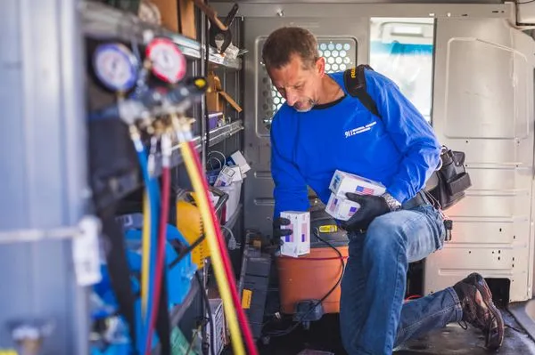 911 Heating Cooling & Plumbing Logo