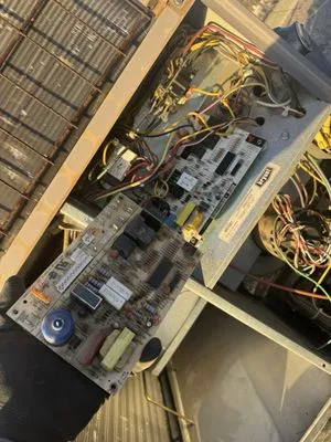 A Z Plumbing and Heating Solutions Logo