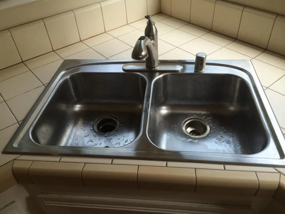 Trusted emergency plumbing for homes in Oxnard, CA by Absolute Plumbing And Rooting