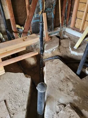 Advantage Plumbing Emergency Logo