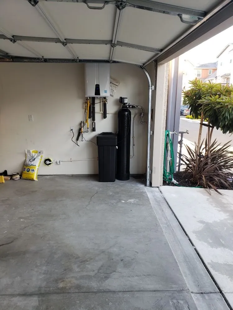 Quality water heater service for homes in Oakland, CA by AdvantEdge Plumbing