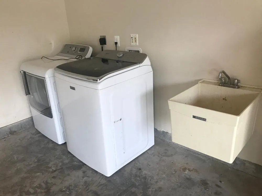 Slide of AJJ Contracting