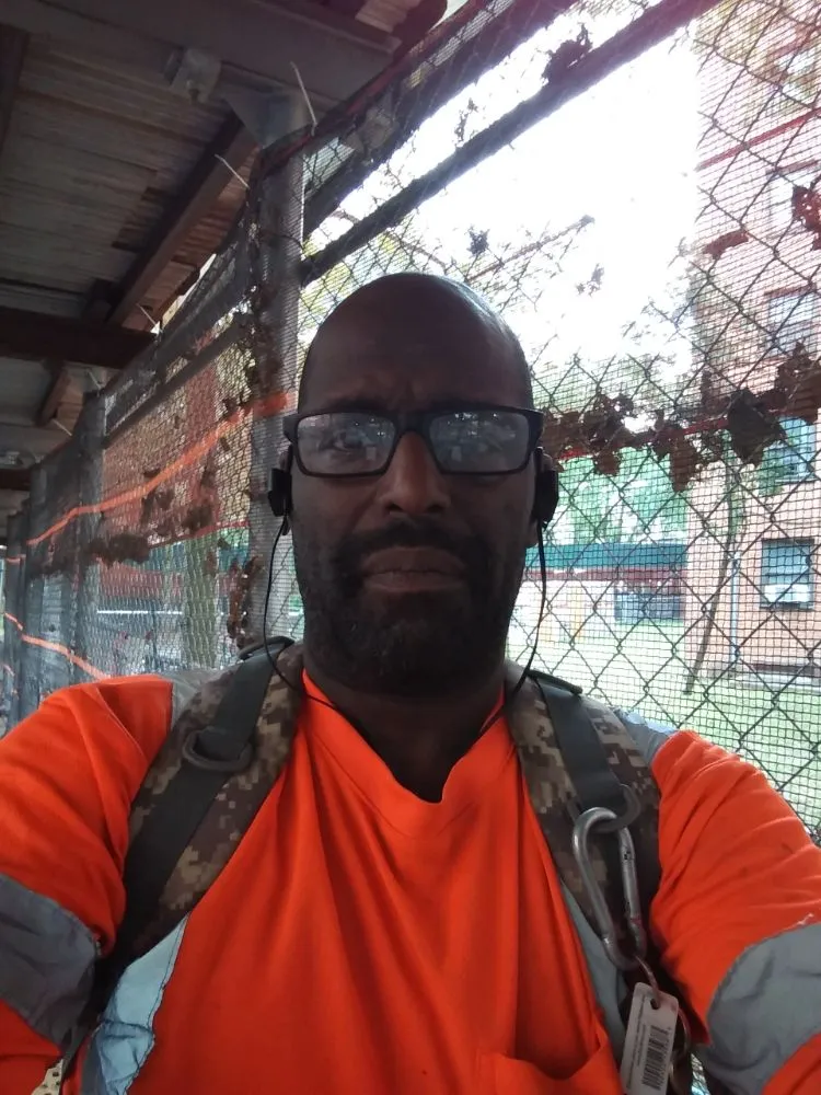 Slide of Akiidaitt Noiis and son