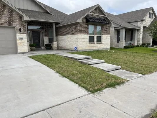 Alaniz Construction Services Logo