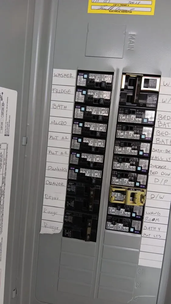 Slide of Aldana Tiles Construccion