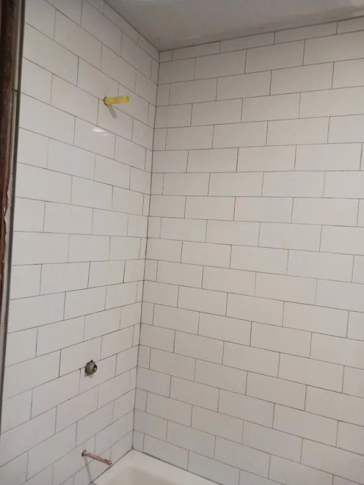 Slide of Aldana Tiles Construccion