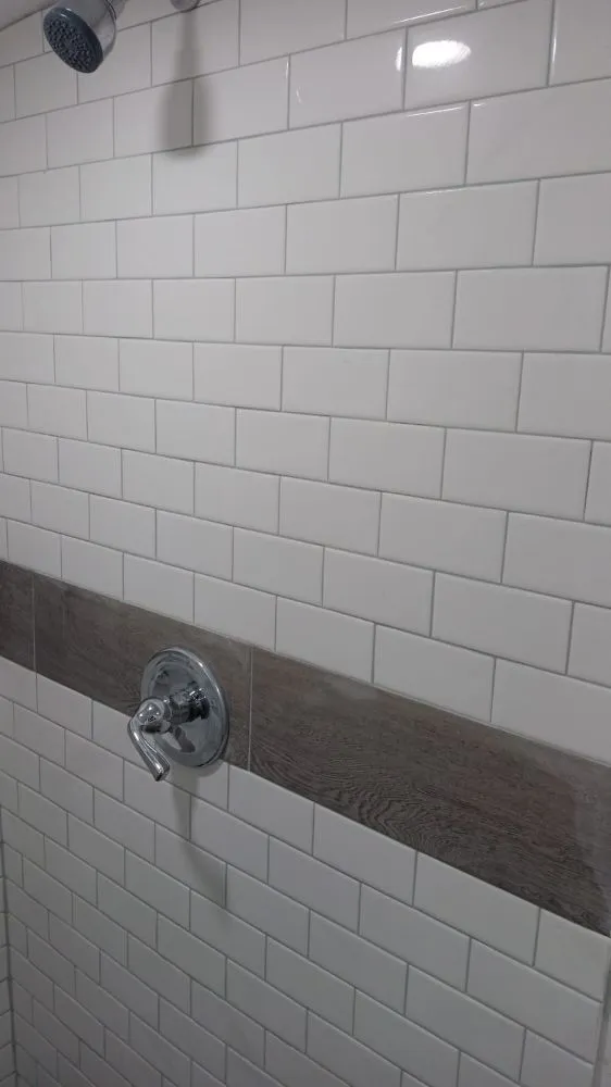 Slide of Aldana Tiles Construccion