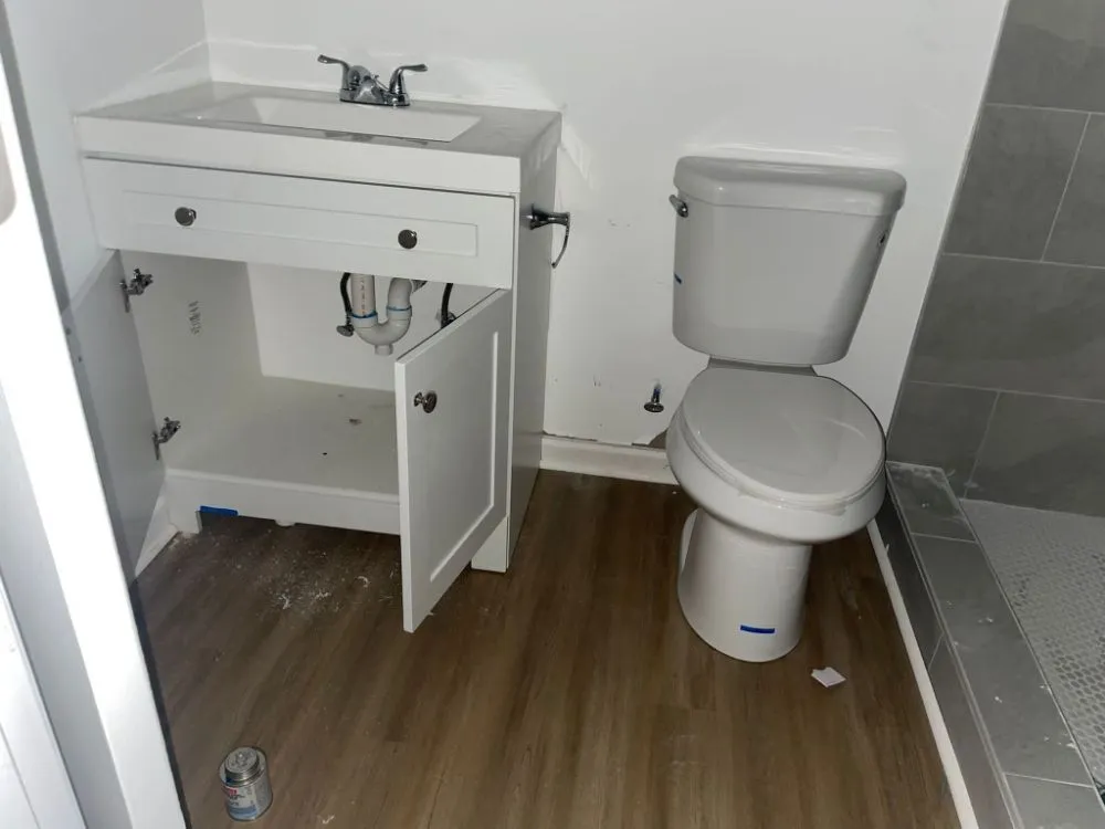 Slide of Aldana Tiles Construccion