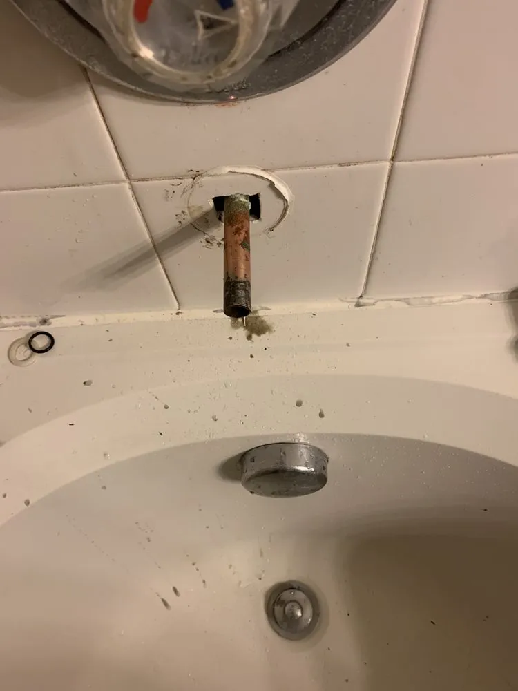 Slide of Ali Handyman