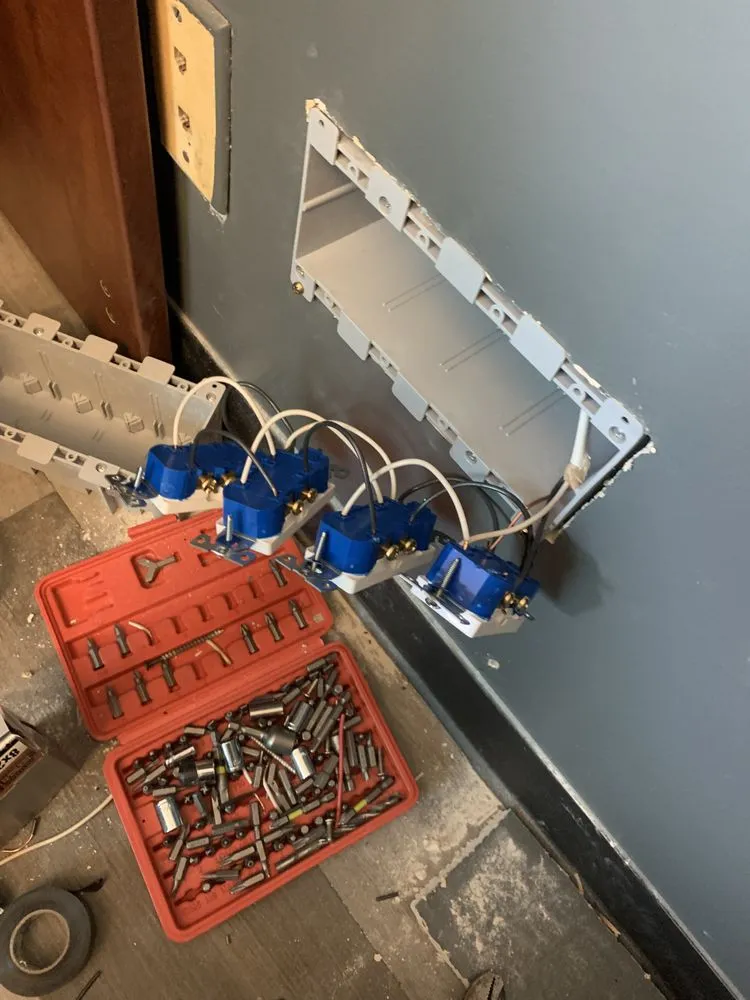 Slide of Ali Handyman