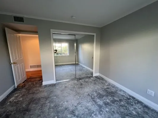 Allende remodel & construction Logo