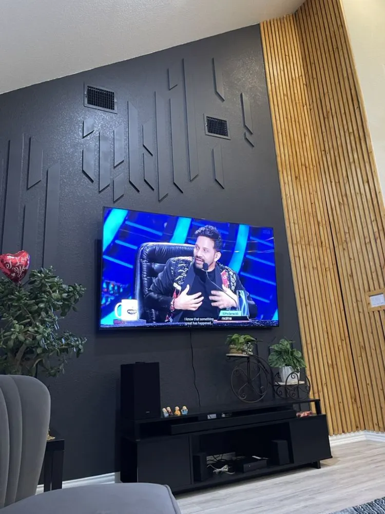 Slide of Andres HandyCare