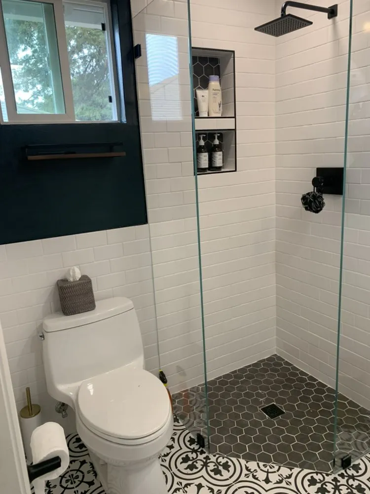 Slide of Apele Builders