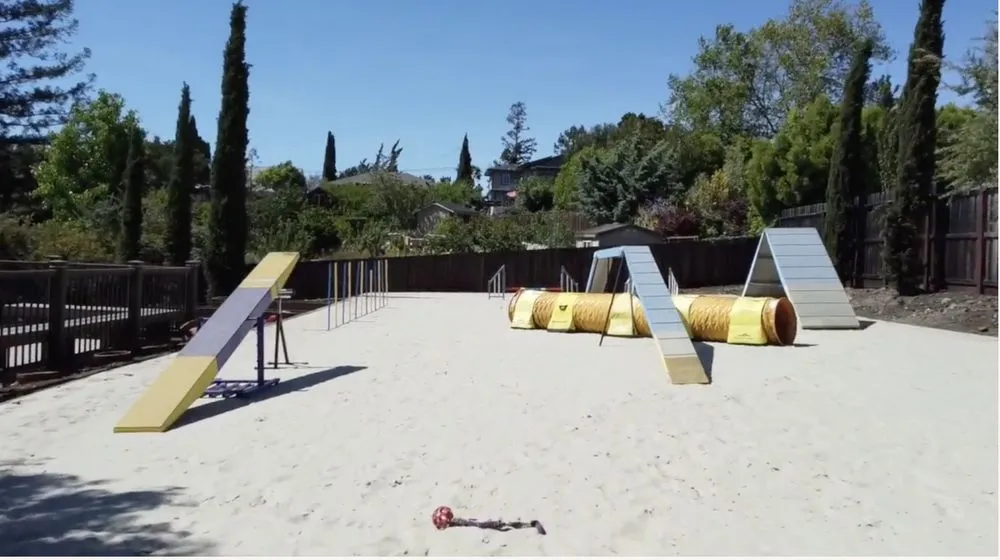 Slide of Apele Builders