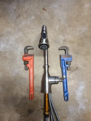 Arts Handy Work Logo