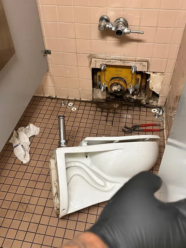 Emergency emergency plumbing for homes in Corona, CA by Authority Plumbing, Heating And Air