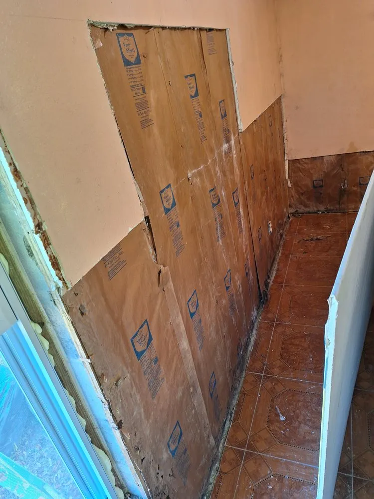 Quality leak detection for homes in Indianapolis, IN by B&D Renovation And Buildings Contractor