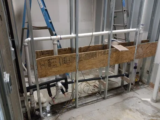 Big Hands Plumbing Logo