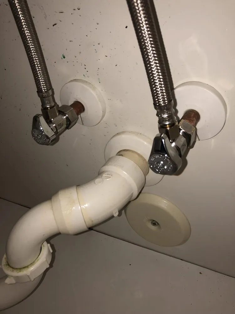 Expert water heater service for homes in Fort Lauderdale, FL by Broward Plumbing