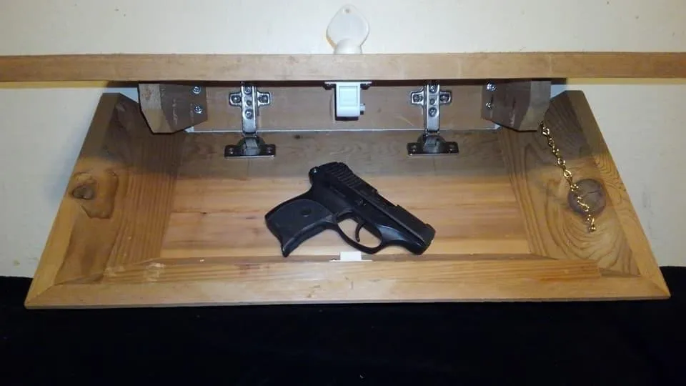 Slide of C and R Customs