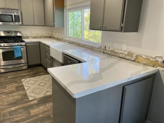 California Countertop Logo