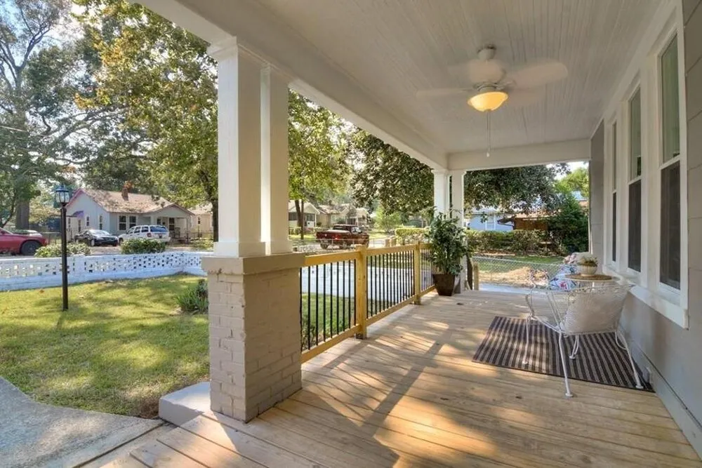 Slide of Casas Properties