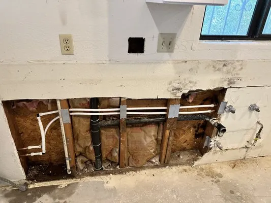 Chavira custom plumbing Logo