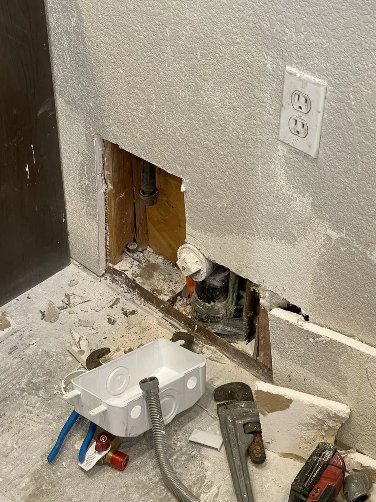 Slide of Chuy's Plumbing