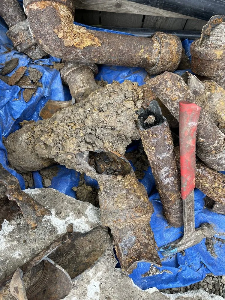 Slide of Chuy's Plumbing