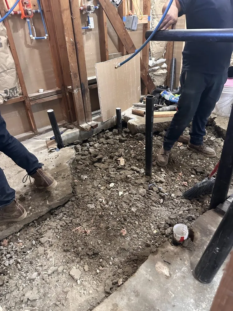 Slide of Chuy's Plumbing