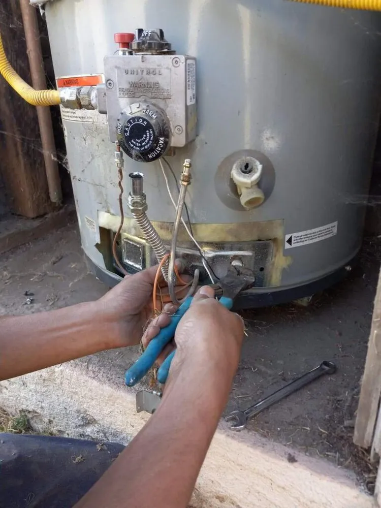 Slide of Chuy's Plumbing