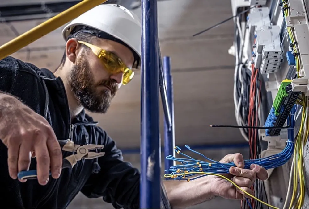 Slide of Contractors Connection Insurance Services