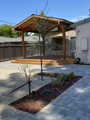 CRE CONSTRUCTION GROUP Logo