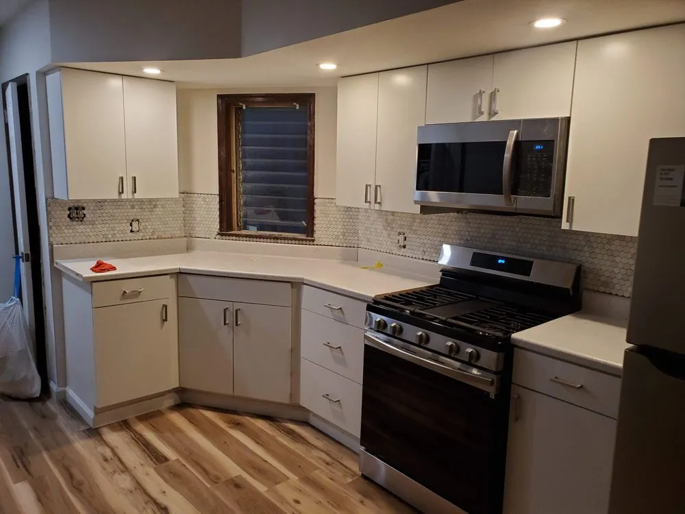 Slide of Creativos Constrution