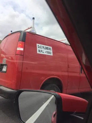 D & E Plumbing Logo