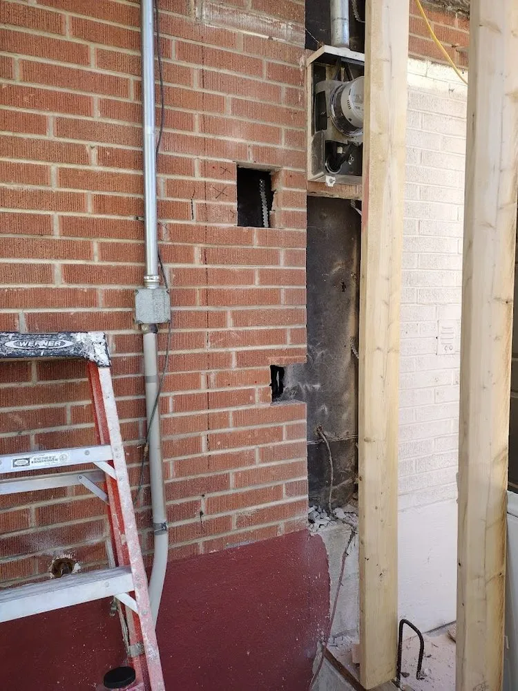 Slide of D-ManElectric