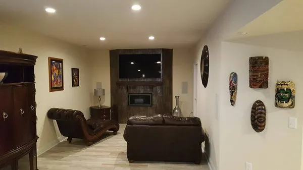 Dad's Contracting Logo