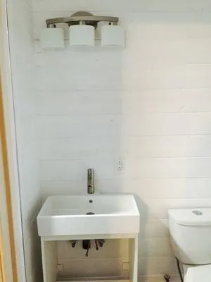 Daniel's Handyman Services Logo