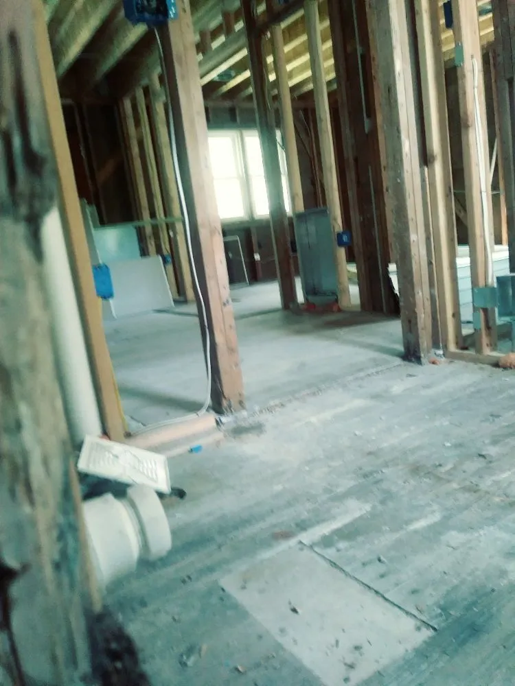 Slide of Daren Linder Repairs