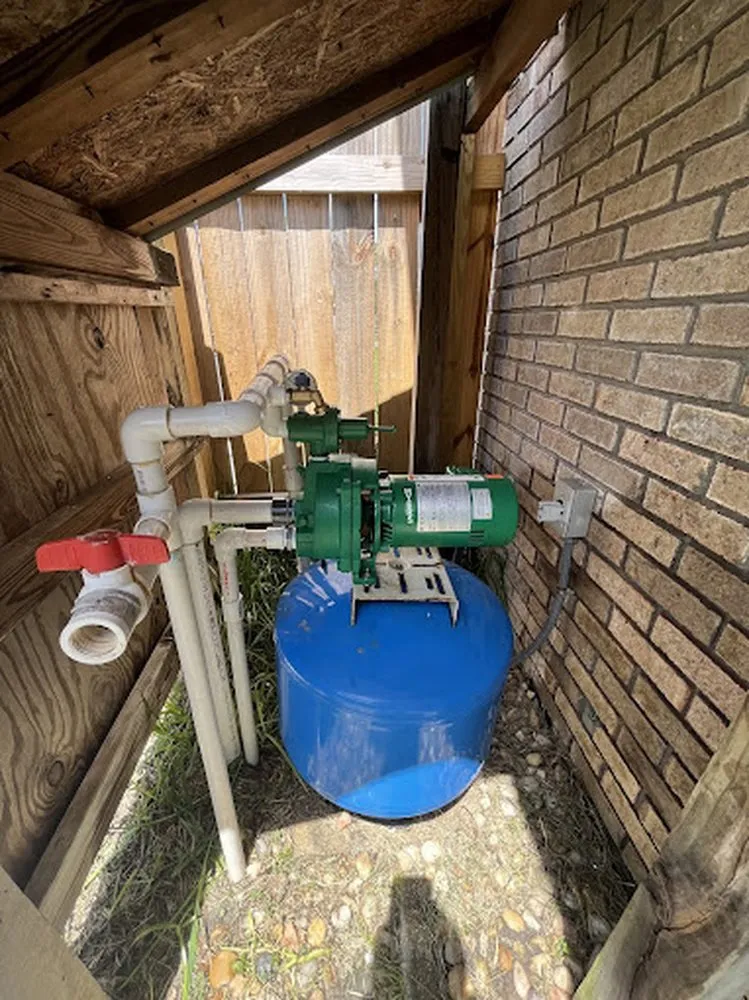Top-rated drain cleaning in Branford, FL by Dark River Plumbing