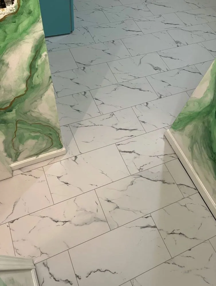 Slide of Davies Tile Hardwood & LVT